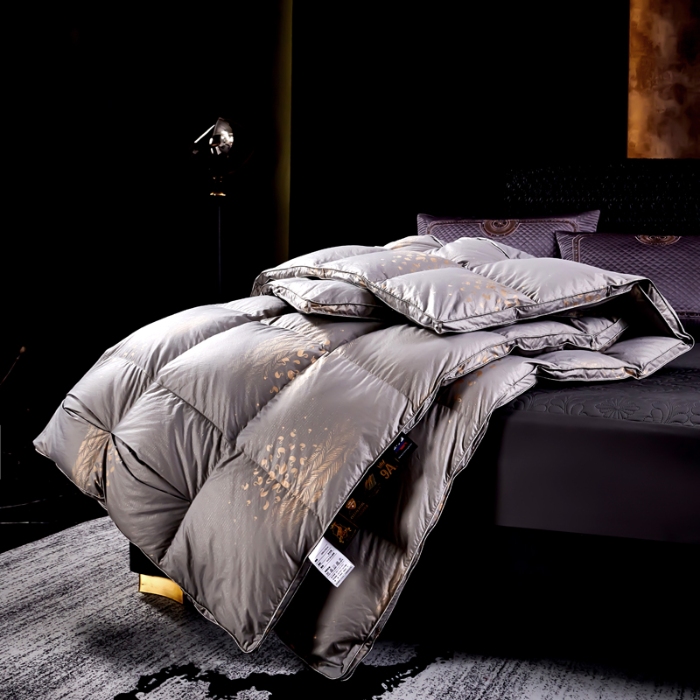 91家纺网 家纺一手货源 找家纺 抗日家纺 专版新品羽绒被壳 高密银丝苏绣提花工艺款羽绒被 千禧之约 灰金