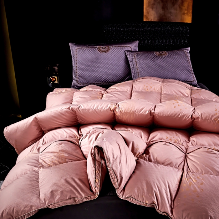 91家纺网 家纺一手货源 找家纺 抗日家纺 专版新品羽绒被壳 高密银丝苏绣提花工艺款羽绒被 千禧之约 藕粉