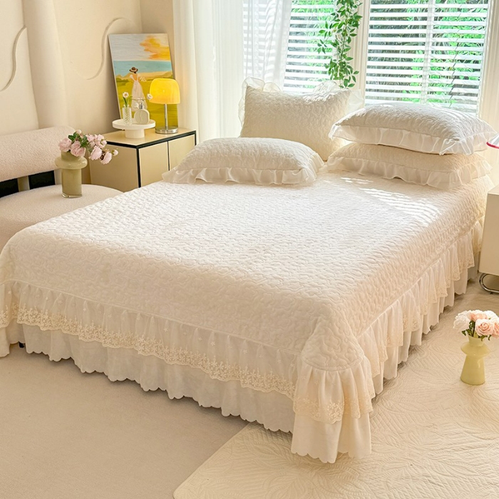 91家纺网 家纺一手货源 找家纺 苏米娜2025秋冬新款230g11斤重立体花朵全消光牛奶绒床盖四件套加厚婴儿绒法莱绒床裙款床盖款四件套   梦幻花园—奶昔白