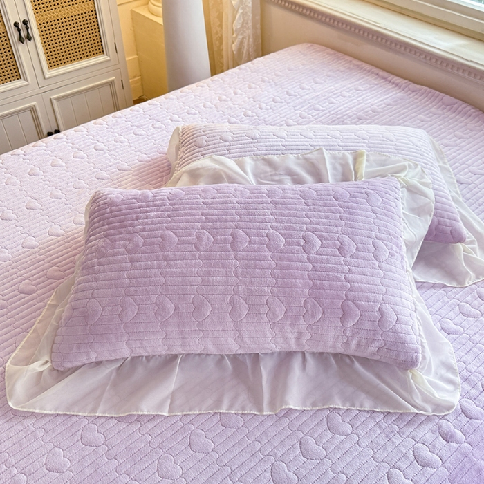 91家纺网 家纺一手货源 找家纺 漫布云2025秋冬新款11斤230g全消光牛奶绒夹棉床盖款四件套纯色蕾丝花边刺绣床裙款床盖  花韵-梦幻紫  