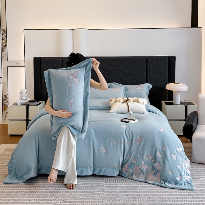 91家纺网 家纺一手货源 找家纺 （总）星蕴家纺 2025新款230克全消光牛奶绒四件套-佰丽