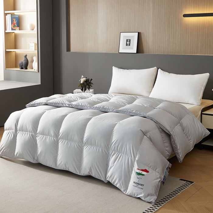 91家纺网 家纺一手货源 找家纺 抗日家纺 新款奢华纯色真丝缎单层防绒羽绒被壳 一件起批 天空灰