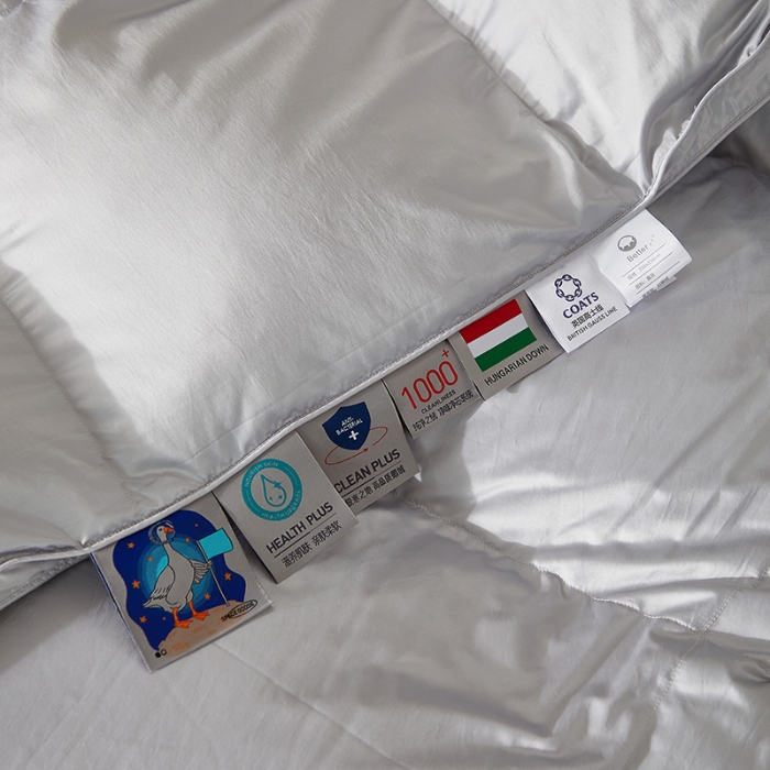 91家纺网 家纺一手货源 找家纺 抗日家纺 新款奢华纯色真丝缎单层防绒羽绒被壳 一件起批 天空灰