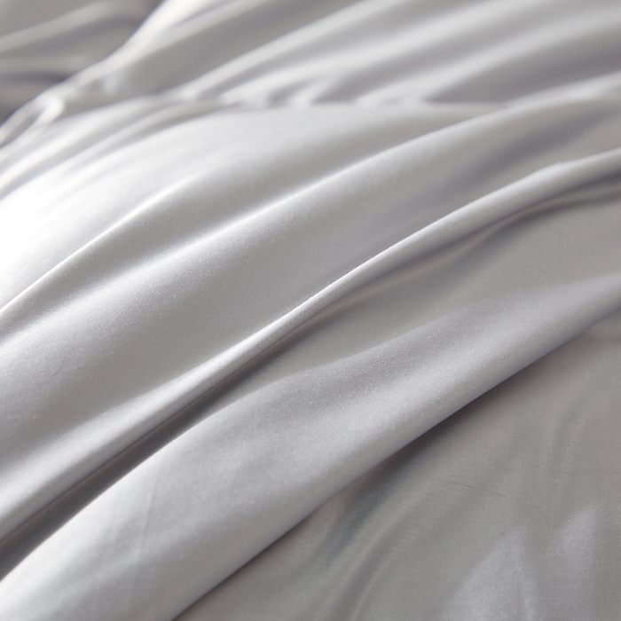 91家纺网 家纺一手货源 找家纺 抗日家纺 新款奢华纯色真丝缎单层防绒羽绒被壳 一件起批 天空灰