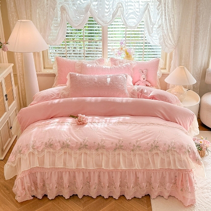 91家纺网 家纺一手货源 找家纺 （总）漫布云2025秋冬新款11斤230g全消光牛奶绒夹棉床盖款四件套纯色蕾丝花边刺绣床裙款床盖