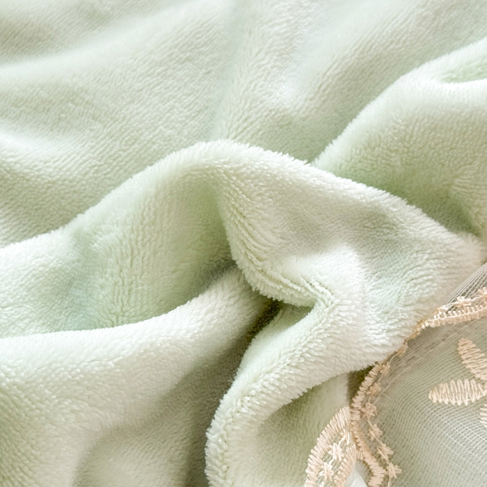 91家纺网 家纺一手货源 找家纺 漫布云2025秋冬新款11斤230g全消光牛奶绒夹棉床盖款四件套纯色蕾丝花边刺绣床裙款床盖 花韵-新芽绿 