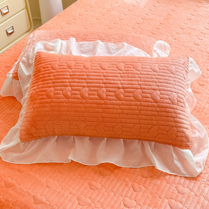 91家纺网 家纺一手货源 找家纺 漫布云2025秋冬新款11斤230g全消光牛奶绒夹棉床盖款四件套纯色蕾丝花边刺绣床裙款床盖 花韵--艾玛橙