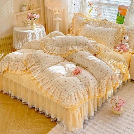 91家纺网 家纺一手货源 找家纺 （总）苏米娜2025新款高克重11斤重直播热款双层蕾丝花边全消光牛奶绒印花床盖四件套单床盖床盖三件套