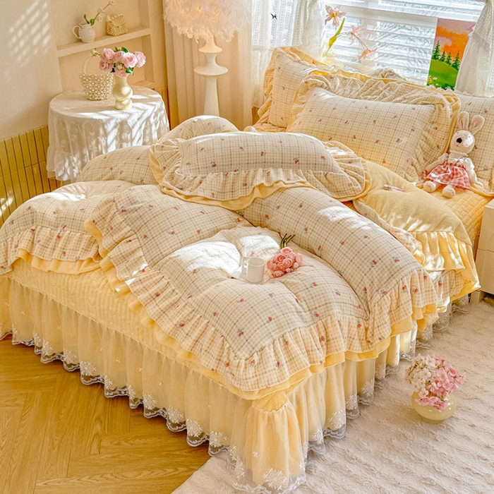 91家纺网 家纺一手货源 找家纺 （总）苏米娜2025新款高克重11斤重直播热款双层蕾丝花边全消光牛奶绒印花床盖四件套单床盖床盖三件套