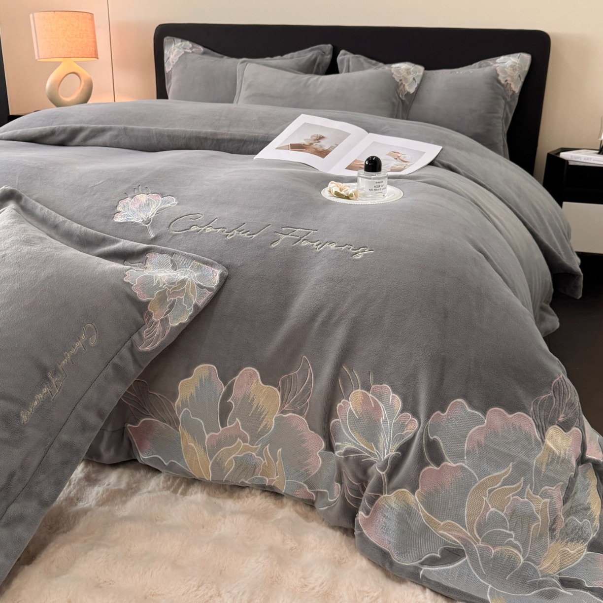 91家纺网 家纺一手货源 找家纺 （总）2025新款牛奶绒刺绣工艺高克重四件套-安娜