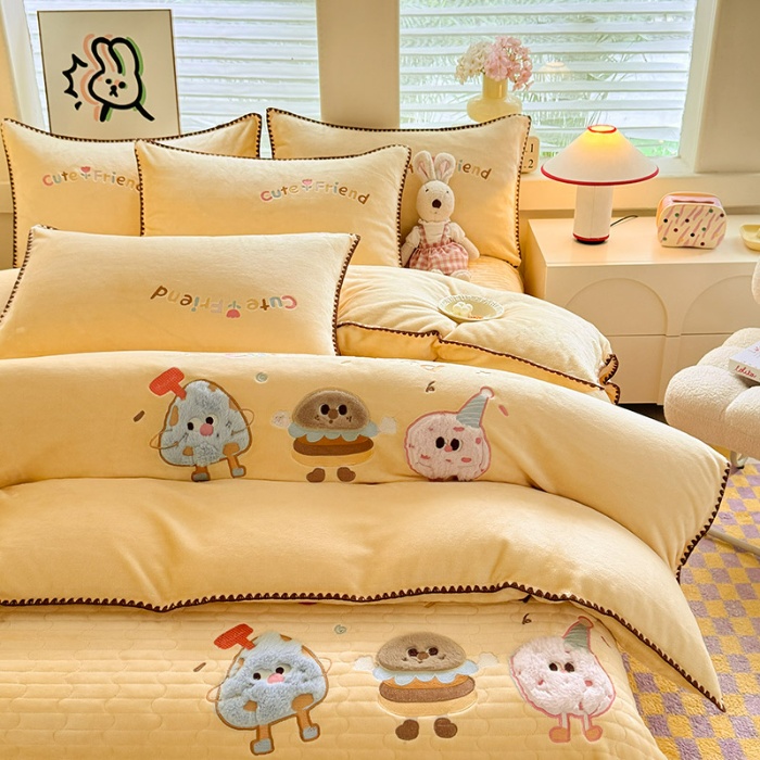 91家纺网 家纺一手货源 找家纺 苏米娜家纺2025新款230g全消光大版卡通牛奶绒兔毛贴布绣花四件套可爱卡通男孩女孩法莱绒被套三件套   好伙伴   