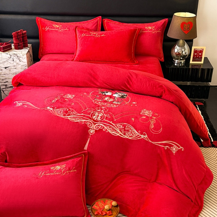 91家纺网 家纺一手货源 找家纺 2025秋冬新款高克重9斤全消光牛奶绒大红结婚婚庆四件套大红色龙凤刺绣婴儿绒绒四件套（含精美手提袋）  甜蜜蜜 