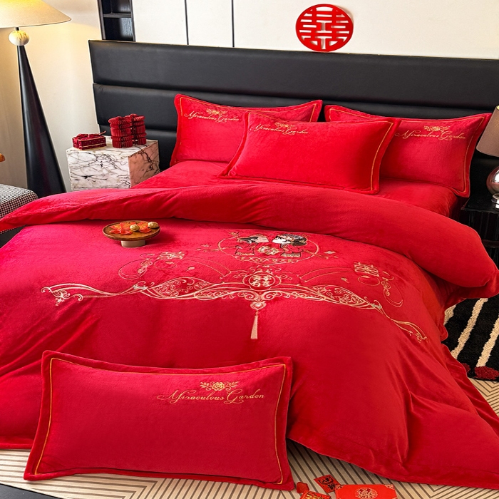 91家纺网 家纺一手货源 找家纺 2025秋冬新款高克重9斤全消光牛奶绒大红结婚婚庆四件套大红色龙凤刺绣婴儿绒绒四件套（含精美手提袋）  甜蜜蜜 