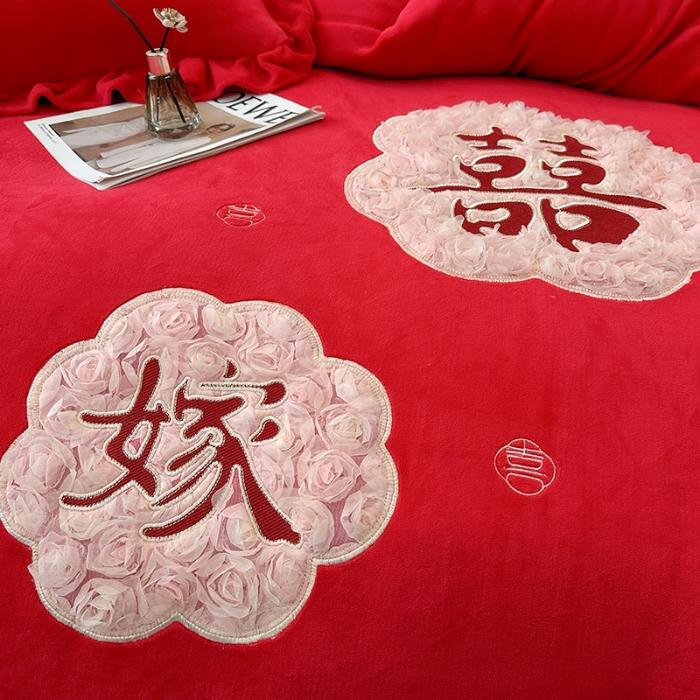 91家纺网 家纺一手货源 找家纺 2025秋冬新款高克重9斤全消光牛奶绒大红结婚婚庆四件套大红色龙凤刺绣婴儿绒绒四件套（含精美手提袋） 喜嫁 
