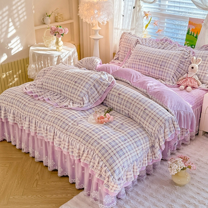 91家纺网 家纺一手货源 找家纺 （总）苏米娜2025新款高克重11斤重直播热款双层蕾丝花边全消光牛奶绒印花床盖四件套单床盖床盖三件套