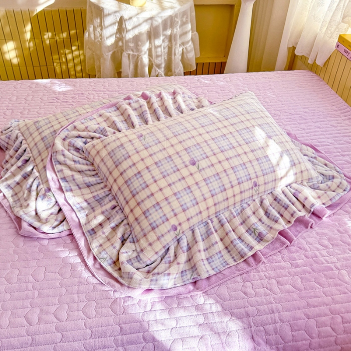 91家纺网 家纺一手货源 找家纺 （总）苏米娜2025新款高克重11斤重直播热款双层蕾丝花边全消光牛奶绒印花床盖四件套单床盖床盖三件套