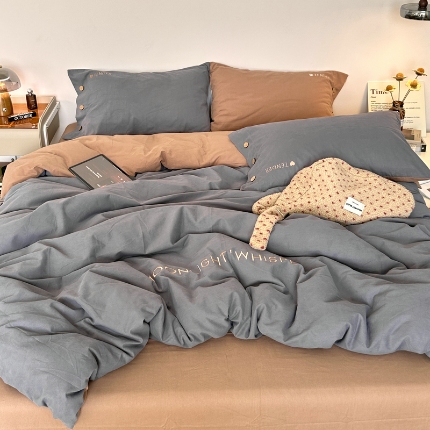 91家纺网 家纺一手货源 找家纺 （总）艾咪-Amy ntmy 2025秋冬纽扣款全棉加厚磨毛刺绣四件套-漫月