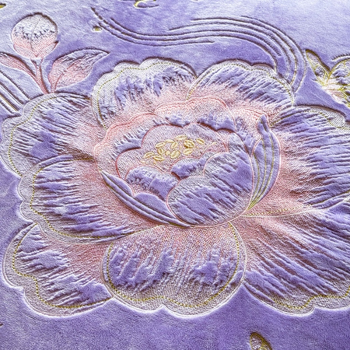 91家纺网 家纺一手货源 找家纺 （总）漫布云2025秋冬新款高克重全消光大版花卉平绣牛奶绒刺绣款床单床裙款四件套 绽放-梦幻紫 