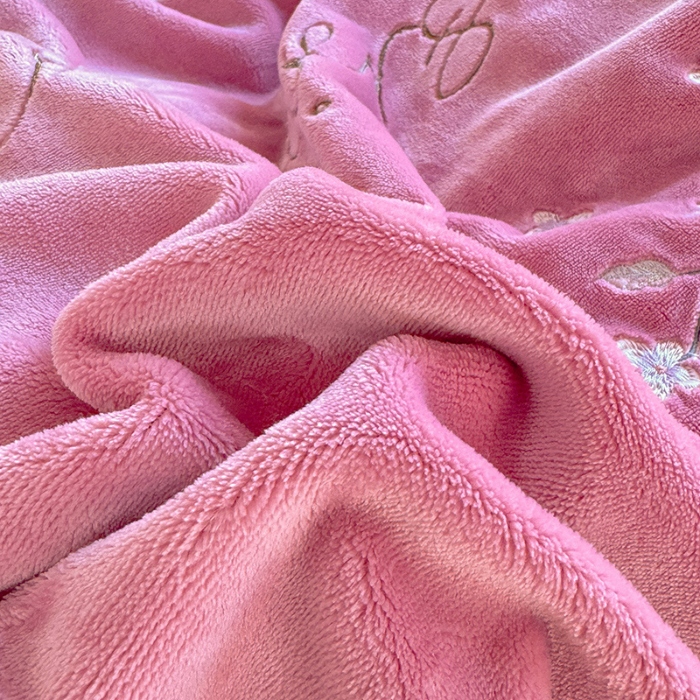 91家纺网 家纺一手货源 找家纺 （总）漫布云2025秋冬新款高克重全消光大版花卉平绣牛奶绒刺绣款床单床裙款四件套 梦境-豆沙 红