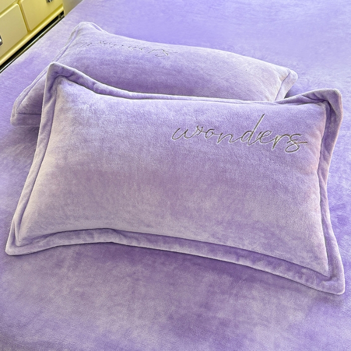 91家纺网 家纺一手货源 找家纺 （总）漫布云2025秋冬新款高克重全消光大版花卉平绣牛奶绒刺绣款床单床裙款四件套 梦境-梦幻紫 