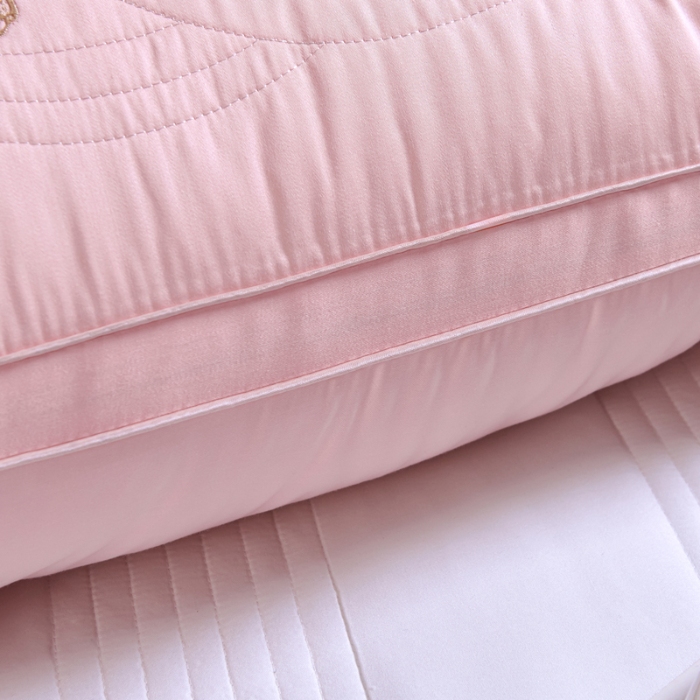 91家纺网 家纺一手货源 找家纺 （总）新品 兴丝露枕芯 全棉刺绣羽丝枕 枕芯 立体双边枕 全棉枕芯 成人枕头