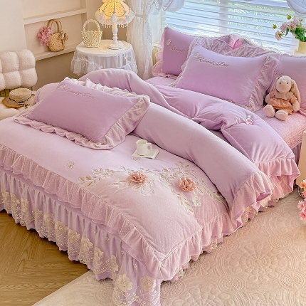 91家纺网 家纺一手货源 找家纺 苏米娜2025秋冬直播爆款11斤230g全消光牛奶绒夹棉床盖款四件套纯色蕾丝花边刺绣床盖三件套夹棉单床盖  梦妮莎-嫩黄 