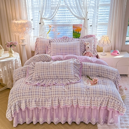 苏米娜2025新款高克重11斤重直播热款双层蕾丝花边全消光牛奶绒印花床盖四件套单床盖床盖三件套 紫嫣