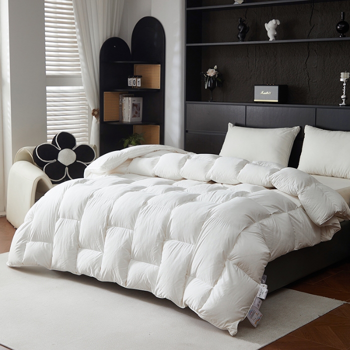 91家纺网 家纺一手货源 找家纺 抗日家纺 专版新品金砖系列120支超柔软糯面料 金砖一号羽绒被  白色