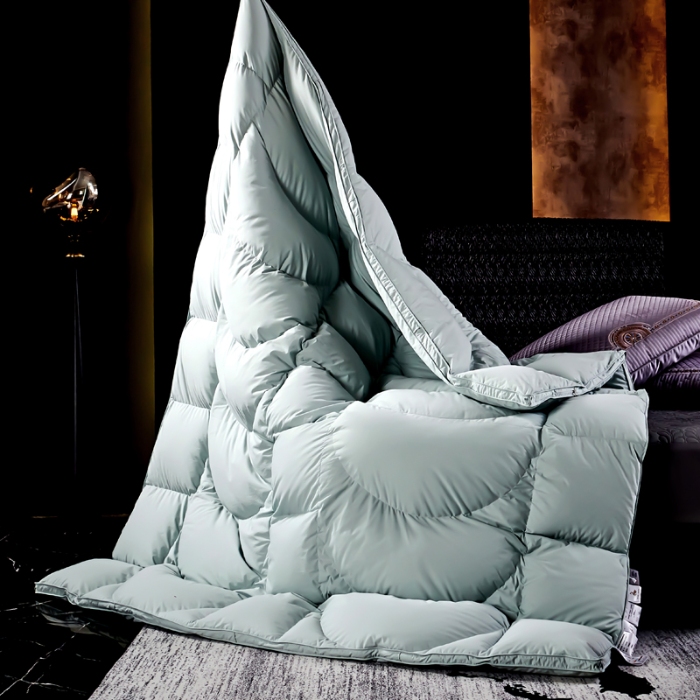 91家纺网 家纺一手货源 找家纺 抗日家纺 专版新品金砖系列120支超柔软糯面料被壳 金砖三号羽绒被 莫绿