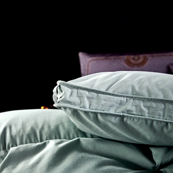 91家纺网 家纺一手货源 找家纺 抗日家纺 专版新品金砖系列120支超柔软糯面料被壳 金砖三号羽绒被 莫绿