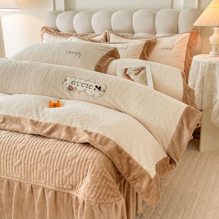91家纺网 家纺一手货源 找家纺 苏米娜2025年新款全消光加厚牛奶绒轻奢简约床盖款四件套-雅致系列  雅致-奶咖 