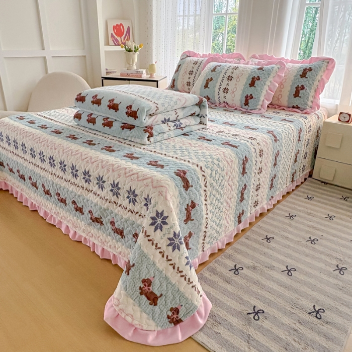 91家纺网 家纺一手货源 找家纺 （总）2025新款牛奶绒小花边床盖四件套加厚床盖三件套