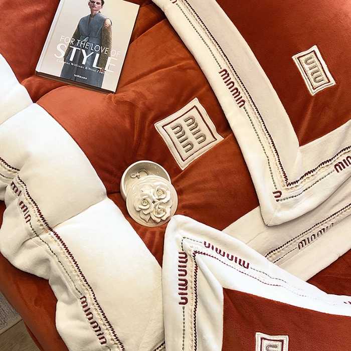 91家纺网 家纺一手货源 找家纺 （总）高档手提包9斤重超厚绵密慕斯有肌氧绒刺绣四件套秋冬加厚保暖牛奶绒宝宝绒床上用品