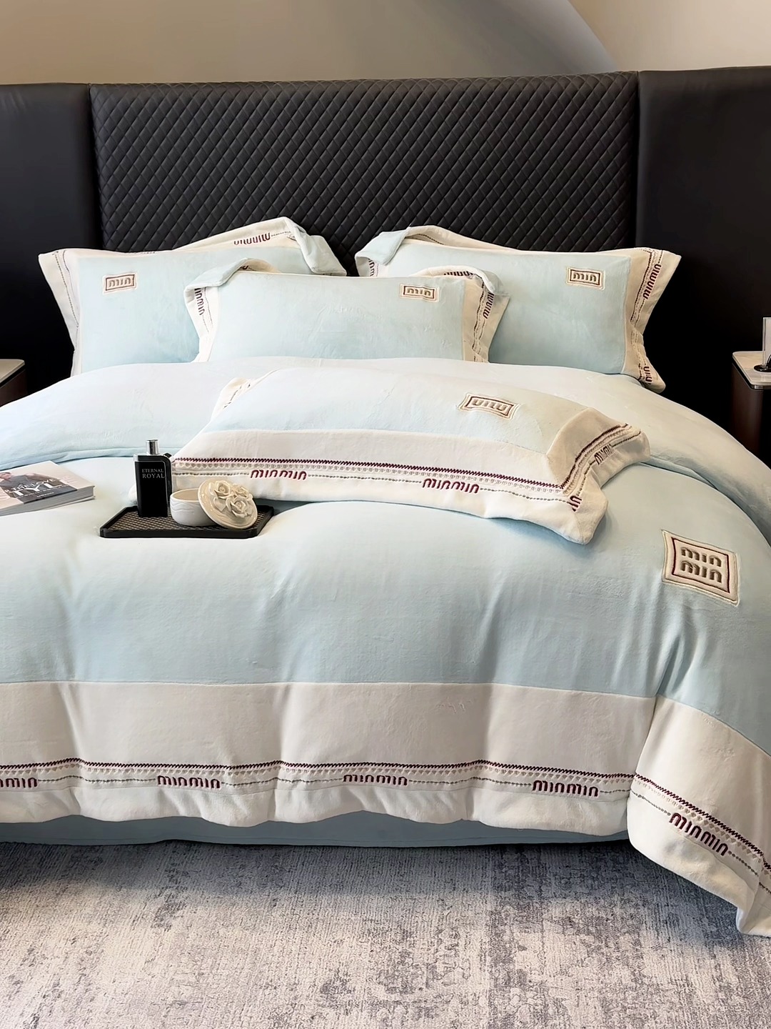 91家纺网 家纺一手货源 找家纺 高档手提包9斤重超厚绵密慕斯有肌氧绒刺绣四件套秋冬加厚保暖牛奶绒宝宝绒床上用品 祖玛蓝-绒缪miu-超柔绵密慕斯有肌氧绒