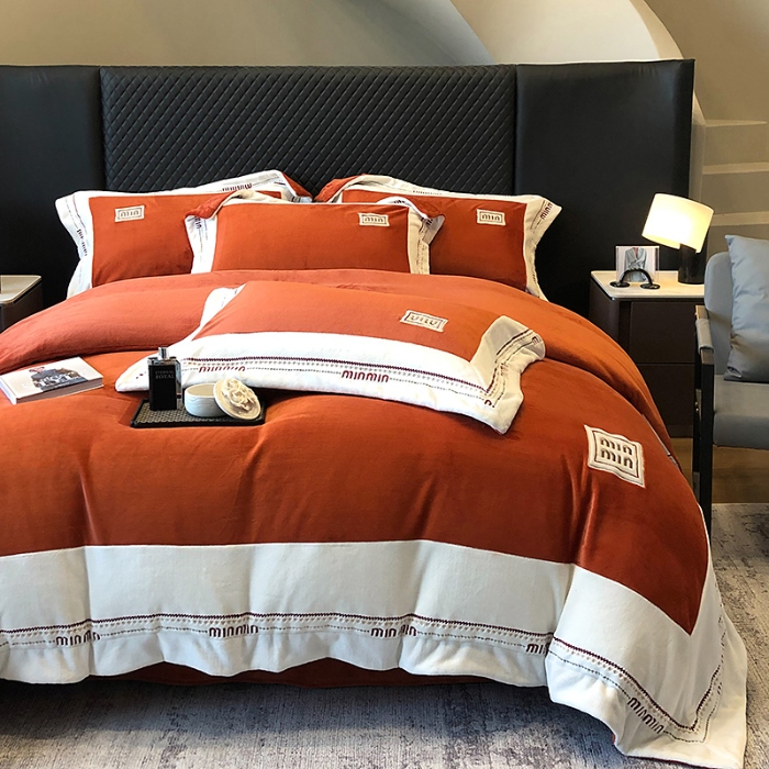 91家纺网 家纺一手货源 找家纺 高档手提包9斤重超厚绵密慕斯有肌氧绒刺绣四件套秋冬加厚保暖牛奶绒宝宝绒床上用品 焦糖色-绒缪miu-超柔绵密慕斯有肌氧绒