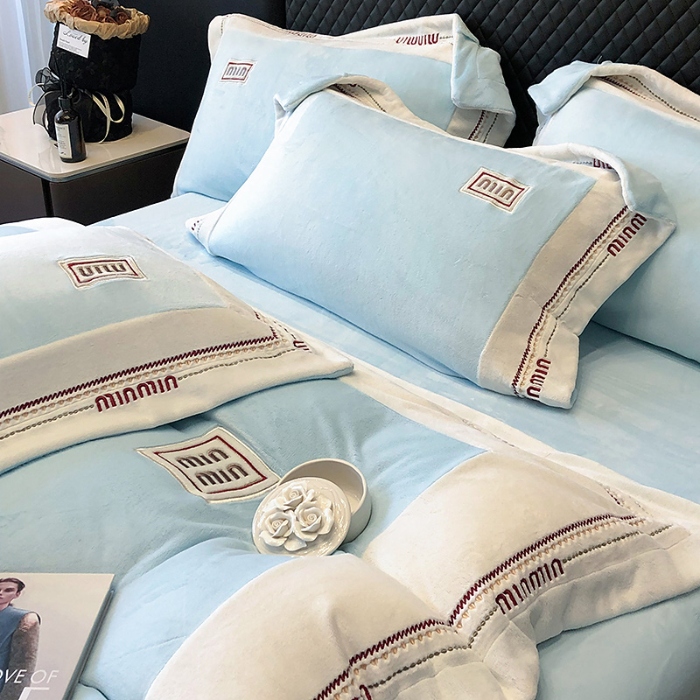 91家纺网 家纺一手货源 找家纺 高档手提包9斤重超厚绵密慕斯有肌氧绒刺绣四件套秋冬加厚保暖牛奶绒宝宝绒床上用品 祖玛蓝-绒缪miu-超柔绵密慕斯有肌氧绒