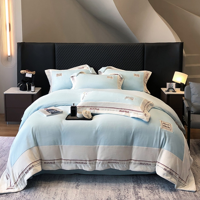 91家纺网 家纺一手货源 找家纺 高档手提包9斤重超厚绵密慕斯有肌氧绒刺绣四件套秋冬加厚保暖牛奶绒宝宝绒床上用品 祖玛蓝-绒缪miu-超柔绵密慕斯有肌氧绒