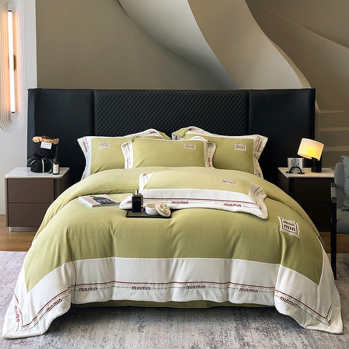 91家纺网 家纺一手货源 找家纺 高档手提包9斤重超厚绵密慕斯有肌氧绒刺绣四件套秋冬加厚保暖牛奶绒宝宝绒床上用品 曙光金-绒缪miu-超柔绵密慕斯有肌氧绒