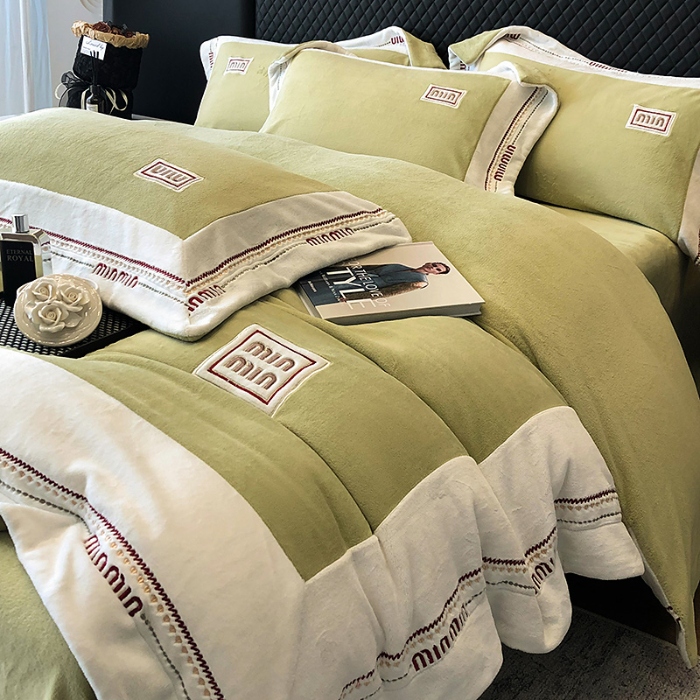 91家纺网 家纺一手货源 找家纺 高档手提包9斤重超厚绵密慕斯有肌氧绒刺绣四件套秋冬加厚保暖牛奶绒宝宝绒床上用品 曙光金-绒缪miu-超柔绵密慕斯有肌氧绒