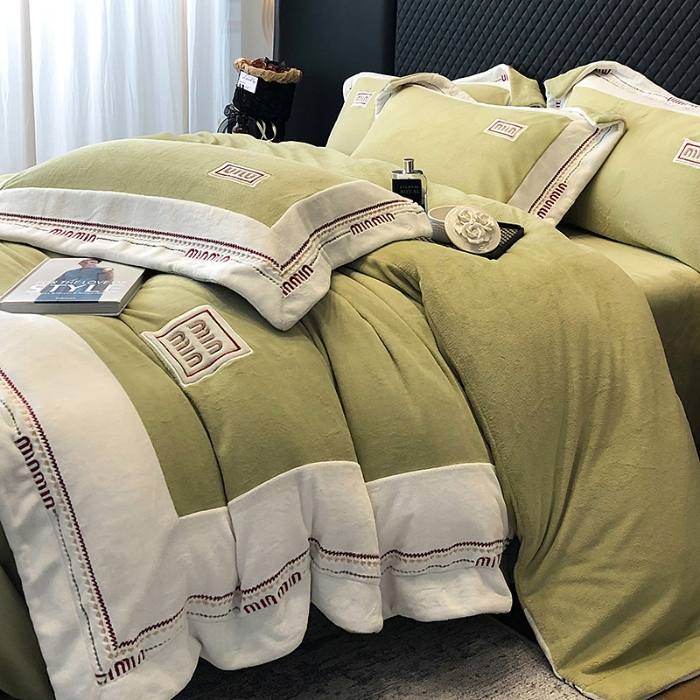 91家纺网 家纺一手货源 找家纺 高档手提包9斤重超厚绵密慕斯有肌氧绒刺绣四件套秋冬加厚保暖牛奶绒宝宝绒床上用品 曙光金-绒缪miu-超柔绵密慕斯有肌氧绒