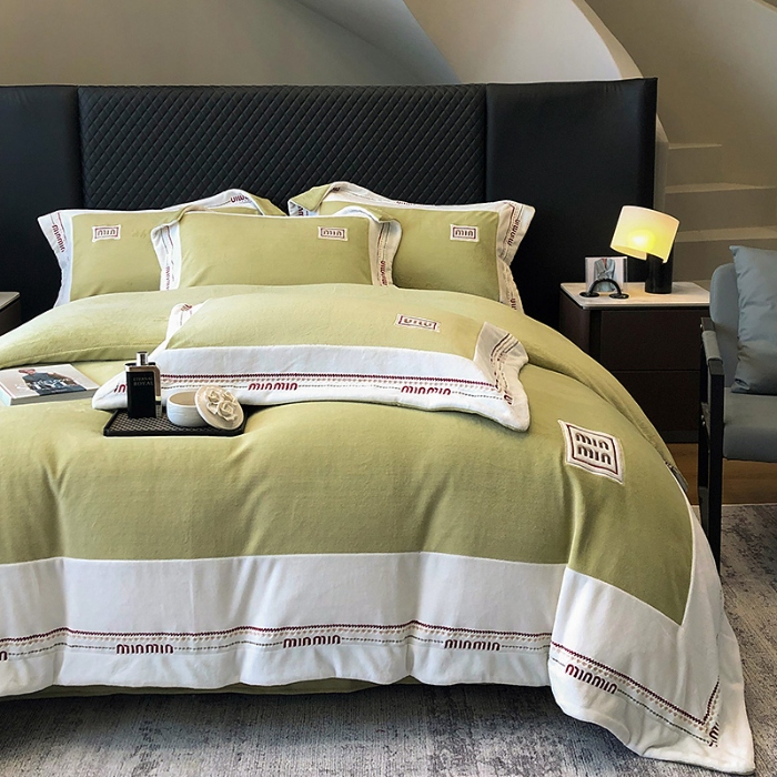 91家纺网 家纺一手货源 找家纺 高档手提包9斤重超厚绵密慕斯有肌氧绒刺绣四件套秋冬加厚保暖牛奶绒宝宝绒床上用品 曙光金-绒缪miu-超柔绵密慕斯有肌氧绒