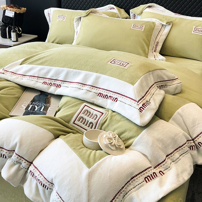 91家纺网 家纺一手货源 找家纺 高档手提包9斤重超厚绵密慕斯有肌氧绒刺绣四件套秋冬加厚保暖牛奶绒宝宝绒床上用品 曙光金-绒缪miu-超柔绵密慕斯有肌氧绒