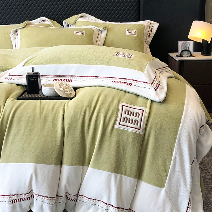 91家纺网 家纺一手货源 找家纺 高档手提包9斤重超厚绵密慕斯有肌氧绒刺绣四件套秋冬加厚保暖牛奶绒宝宝绒床上用品 曙光金-绒缪miu-超柔绵密慕斯有肌氧绒