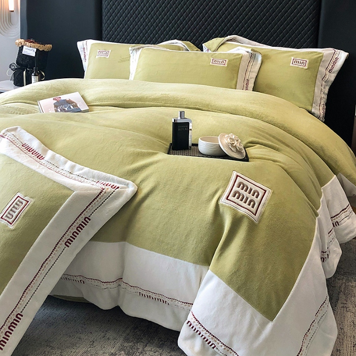 91家纺网 家纺一手货源 找家纺 高档手提包9斤重超厚绵密慕斯有肌氧绒刺绣四件套秋冬加厚保暖牛奶绒宝宝绒床上用品 曙光金-绒缪miu-超柔绵密慕斯有肌氧绒