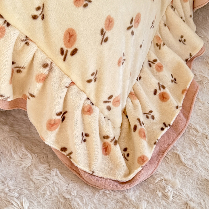 91家纺网 家纺一手货源 找家纺 苏米娜2025新款高克重11斤重直播热款双层蕾丝花边全消光牛奶绒印花床盖四件套单床盖床盖三件套  郁见美好