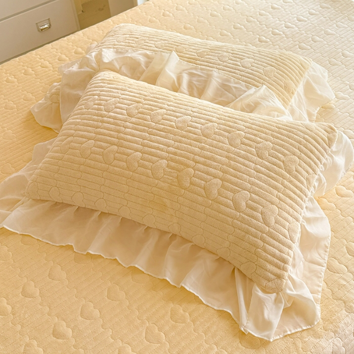 91家纺网 家纺一手货源 找家纺 苏米娜2025秋冬新款11斤230g全消光牛奶绒夹棉床盖款四件套纯色蕾丝花边刺绣床裙款床盖--米兰系列 米兰-暖黄  