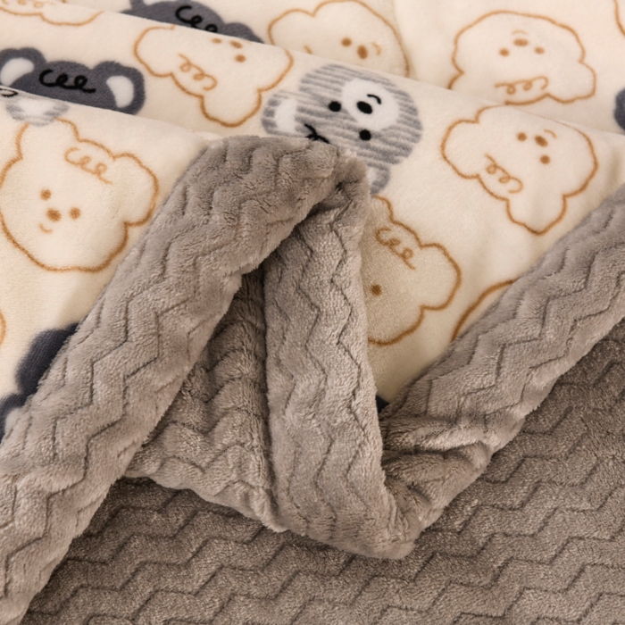 91家纺网 家纺一手货源 找家纺 加厚三层夹棉牛奶绒印花盖毯冬季办公室午睡绒毯学生懒人小毛毯沙发毯