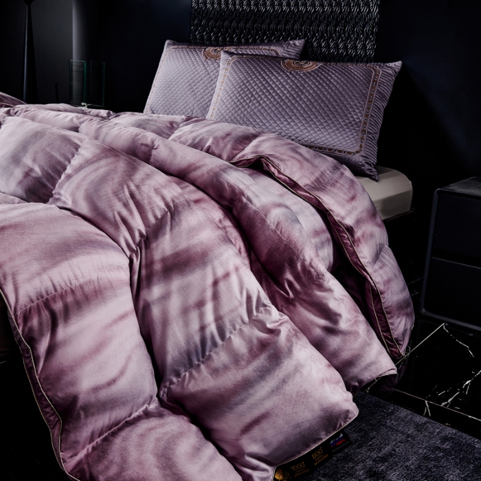 91家纺网 家纺一手货源 找家纺 抗日家纺 专版花型高密度超柔数码印花单层立体防绒羽绒被壳 北极之光-紫