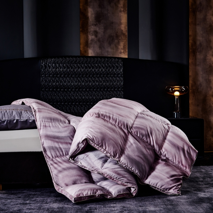 91家纺网 家纺一手货源 找家纺 抗日家纺 专版花型高密度超柔数码印花单层立体防绒羽绒被壳 北极之光-紫