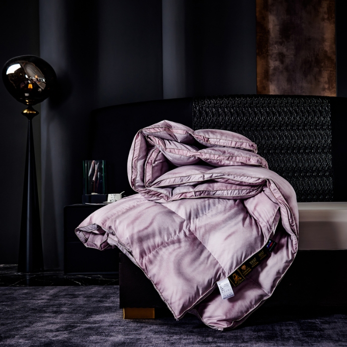 91家纺网 家纺一手货源 找家纺 抗日家纺 专版花型高密度超柔数码印花单层立体防绒羽绒被壳 北极之光-紫